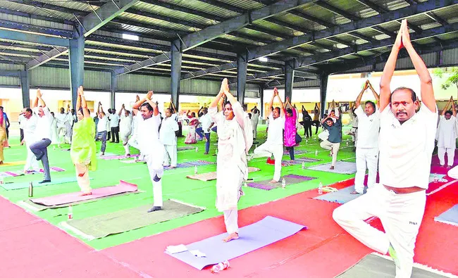 యోగాతో ఆరోగ్యకరమైన జీవితం