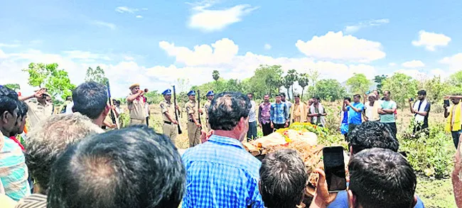అధికార లాంఛనాలతో జవాన్ అంత్యక్రియలు