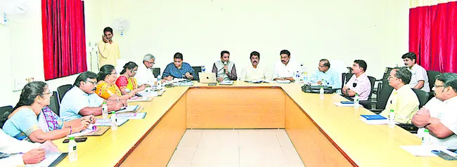 వైద్య సేవల్లో అలసత్వం ప్రదర్శిస్తే చర్యలు