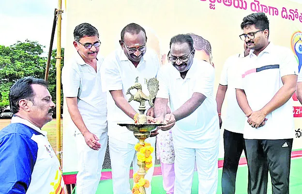 యోగాతో ఆరోగ్యకర జీవనం