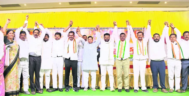 పార్టీ కోసం పనిచేసే వారికే పదవులు
