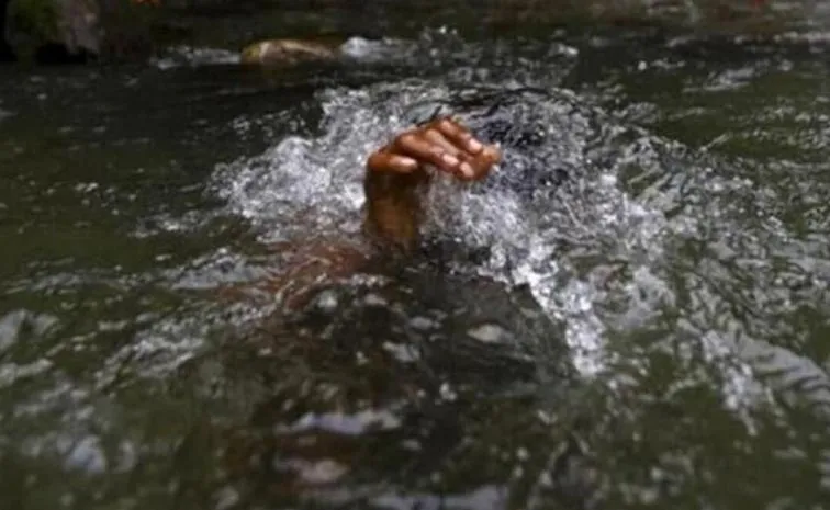 Four Girls Including Three Sisters Drown In Up Pratapgarh District