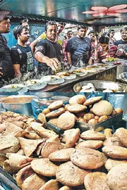 Diverse and exciting street food attracting food lovers1