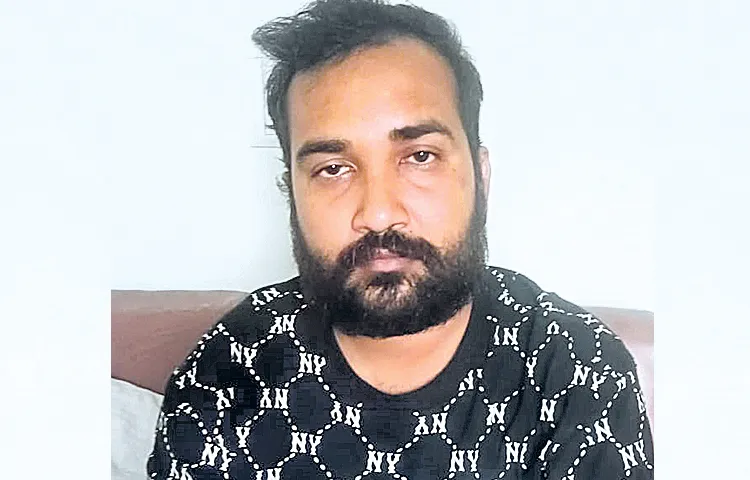 Officials arrested Hitesh at Delhi airport3