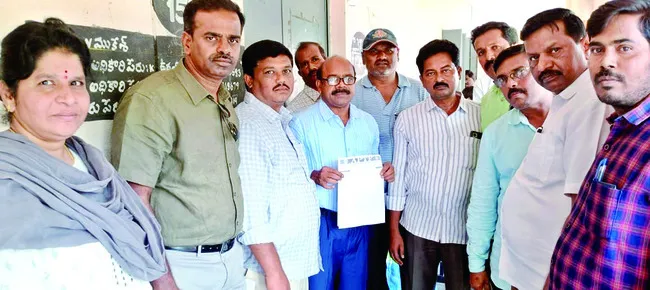 స్పష్టత లేని బదిలీల జాబితాలు