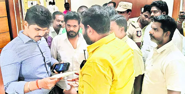 టాస్మాక్‌ దుకాణం వద్దని వినతి 