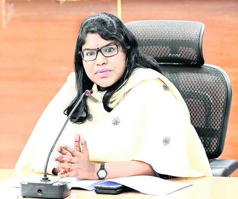 పారిశ్రామికవేత్తలను ప్రోత్సహించాలి