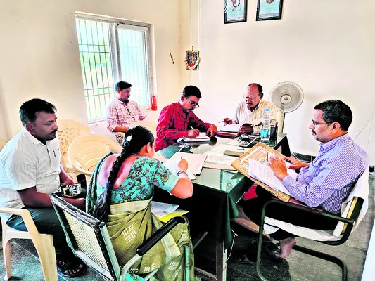 తీర్మానాల తిరస్కరణపై విచారణ 