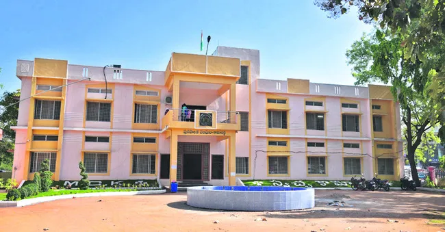 పైసలిస్తే బకాయి బాధ లేదు