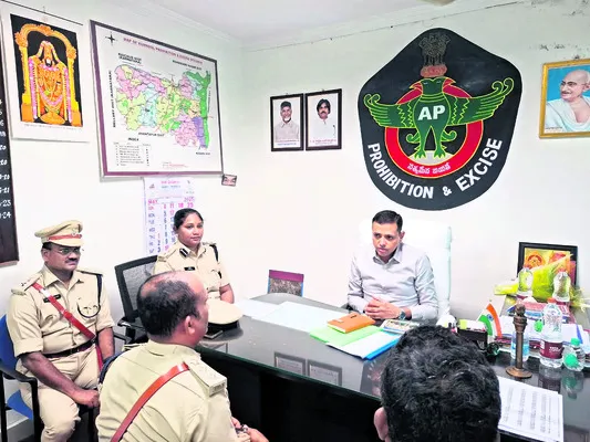 ఆగస్టు చివరికి సారా రహిత జిల్లాగా చేయాలి