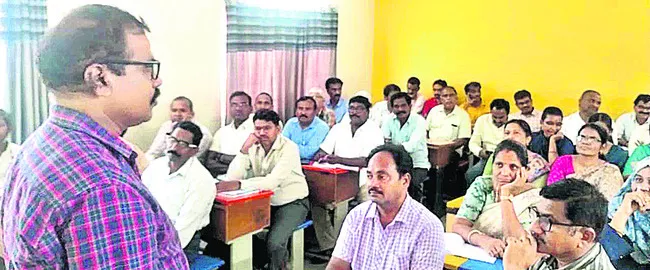 పాఠశాలల్లో విద్యార్థుల సంఖ్య పెంచాలి