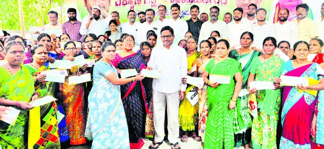 ప్రజా ప్రభుత్వంలో అందరికీ సంక్షేమ ఫలాలు