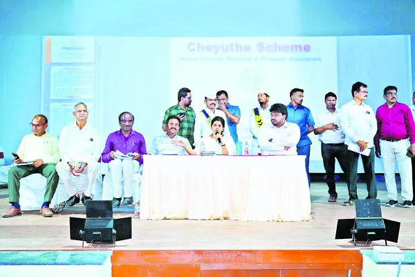 అక్రమాలకు పాల్పడితే చర్యలు తప్పవు