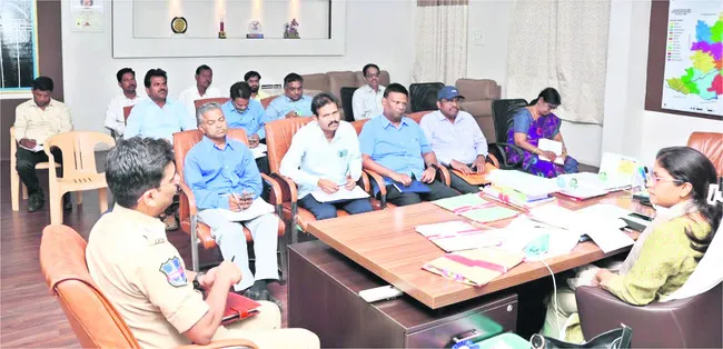 వర్షాల నేపథ్యంలో అప్రమత్తంగా ఉండాలి
