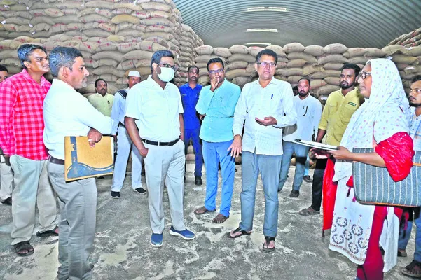 బియ్యం నిల్వలను వేగంగా తరలించాలి