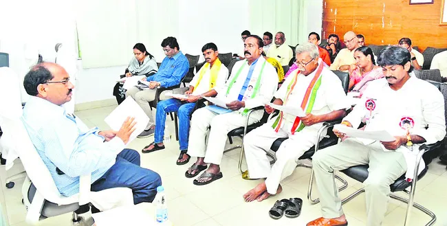 ఇళ్లకు డోర్ నంబర్లు వేయిస్తాం