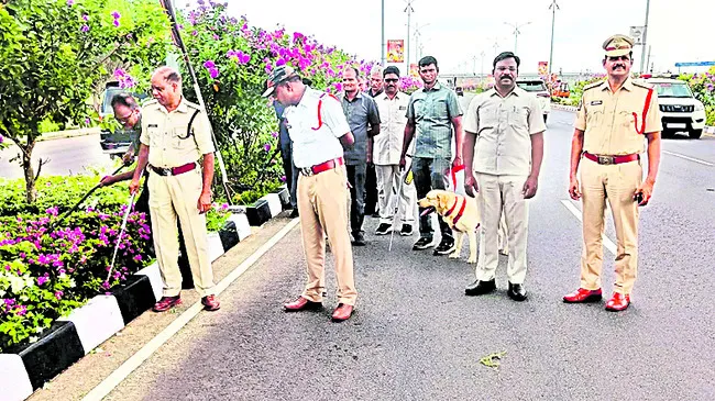 జిల్లా భద్రతా విభాగం పోలీసుల మాక్ డ్రిల్