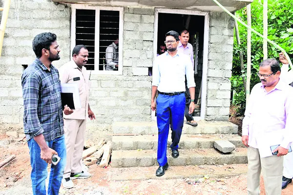 అనర్హులకు ఇళ్లు కేటాయిస్తే చర్యలు