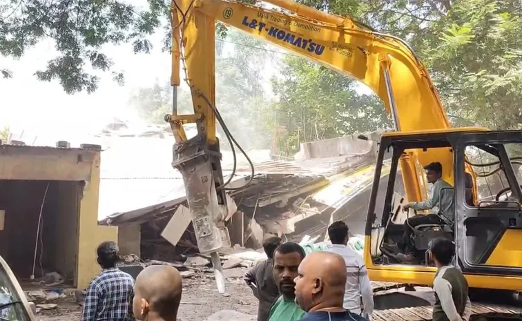 జూబ్లీహిల్స్‌లో హైడ్రా కూల్చివేతలు..