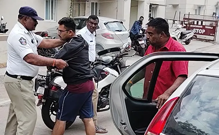 AP: తిరుమలలో మద్యం మత్తులో పోలీసుల హల్‌చల్‌