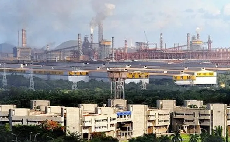 విశాఖ స్టీల్‌ ప్లాంట్‌లో భారీ అగ్నిప్రమాదం
