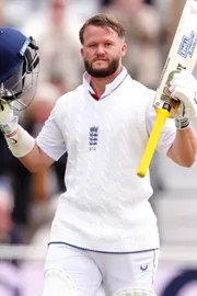 England declared on 1st Innings 565-6 after Brooks rapid fifty6