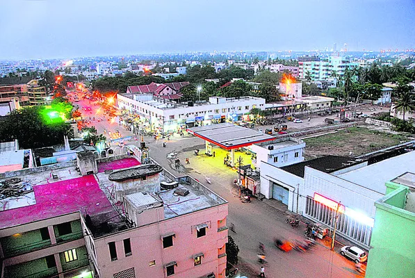 పట్టణవాసికి.. పన్నుపోటు!