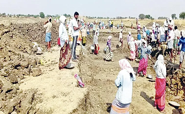 MGNREGS: Workers earning Rs 213 per day