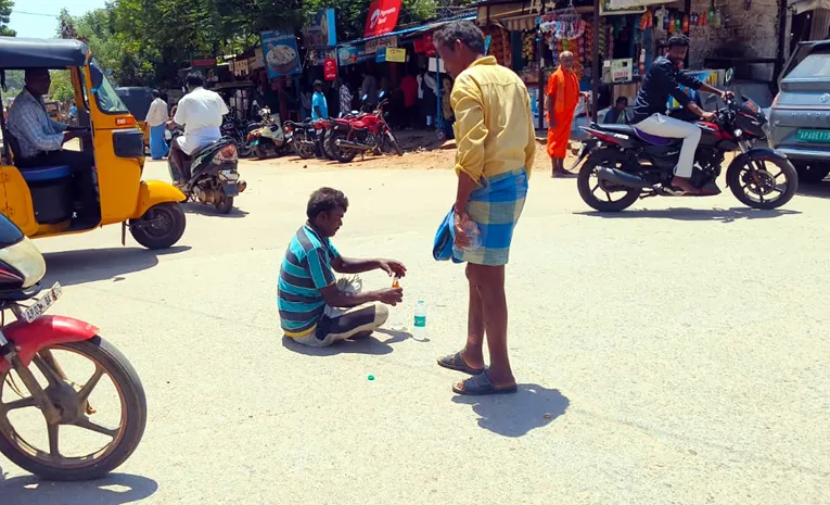 Drunken Man Hulchul at Srikalahasti