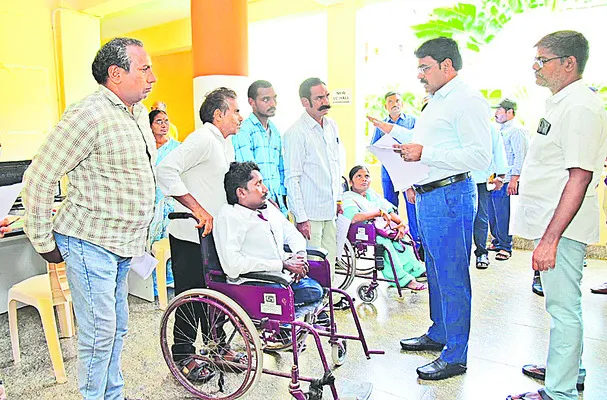 దివ్యాంగుల సమస్యల పరిష్కారానికి కృషి
