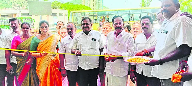 బస్‌ షెల్టర్‌ ఏర్పాటు 