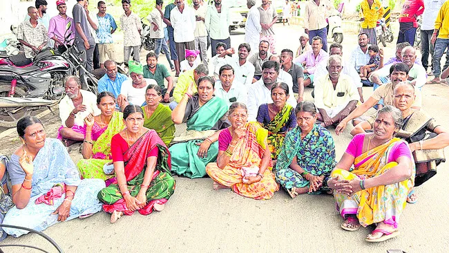 ఆగ్రహించిన అన్నదాత