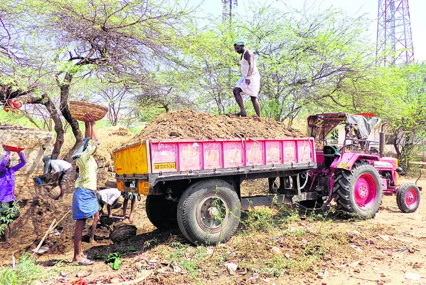 పేడ ఎరువుకు భలే గిరాకీ