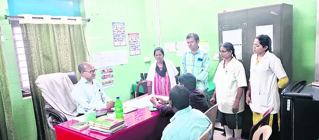 అత్యవసర మందులు అందుబాటులో ఉంచాలి