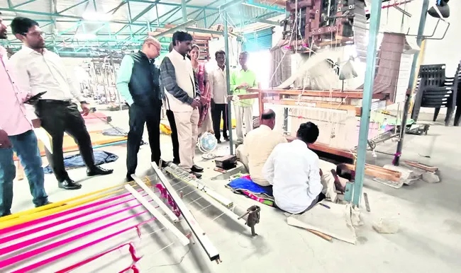 నేతన్నలను ఆదుకుంటాం 