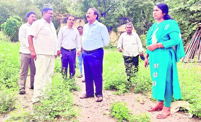 మహానందీశ్వరుడి సేవలో ప్రముఖులు