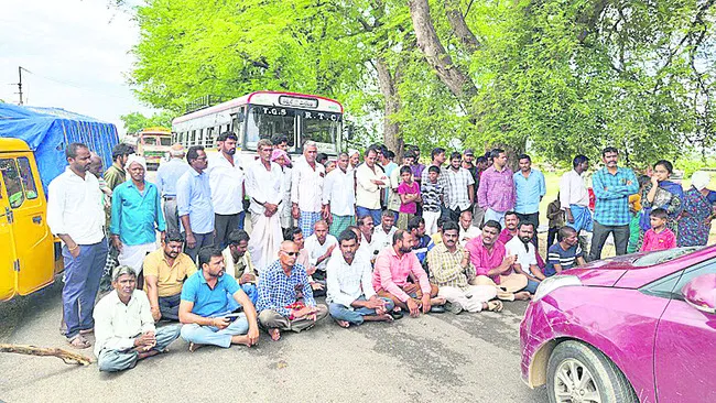 తడిసిన ధాన్యం కొనుగోలు చేయాలి