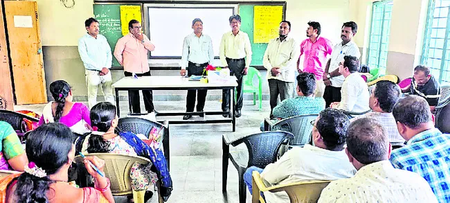 ఉపాధ్యాయుల పాత్ర కీలకం