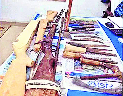 అక్రమ తుపాకుల తయారీ శిబిరం గుట్టురట్టు