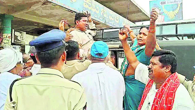  పలాసలో ఉద్రిక్తత 