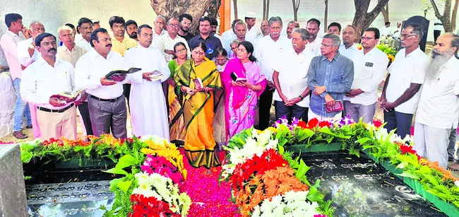 వైఎస్ రాజారెడ్డి ఆదర్శప్రాయుడు