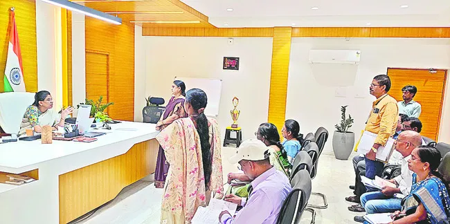 సంక్షేమ హాస్టళ్లలో వసతులకు ప్రాధాన్యం