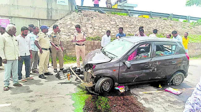 దైవ దర్శనానికి వెళ్లి వస్తూ అనంత లోకాలకు 