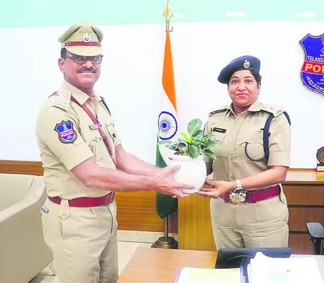 సేవాభావంతో పనిచేయండి