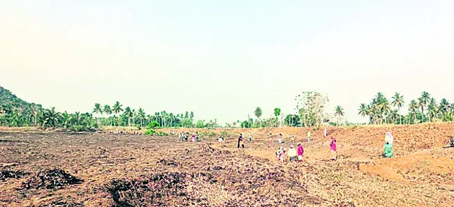 టీడీపీ నాయకులకు భలే ‘ఉపాధి’