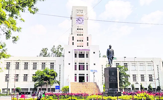 ఎస్వీయూలో వసతులు లేక వెతలు!