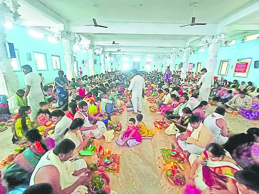 రత్నగిరికి భక్తుల తాకిడి