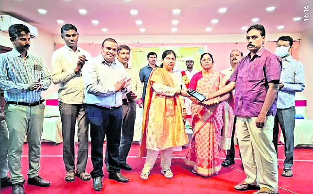 ఈ–పాస్ మిషన్లతోనే ఎరువులు విక్రయించాలి
