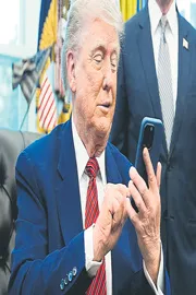 Donald Trump Expands Tariff Threat to Samsung, Other Phone Makers1