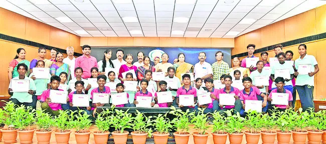 ఉత్తీర్ణత పెంపునకు అందరూ కృషి చేయాలి 